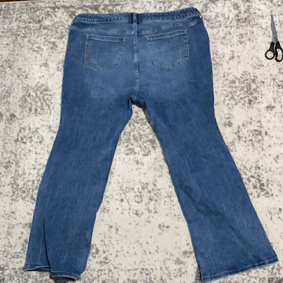 NWT Torrid Distressed Mid Rise Slim Boot Jeans Size 18T x 33" - Picture 3 of 7